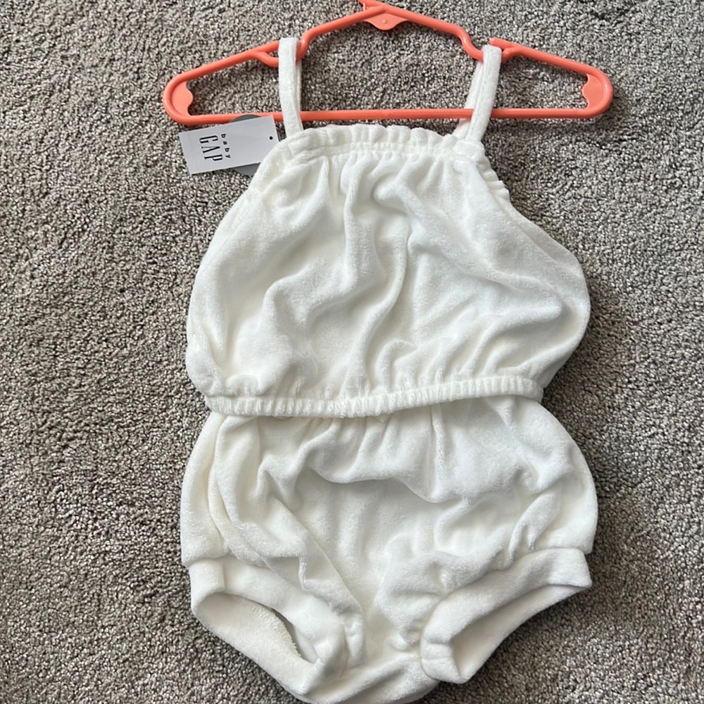 Baby gap short sweatsuit